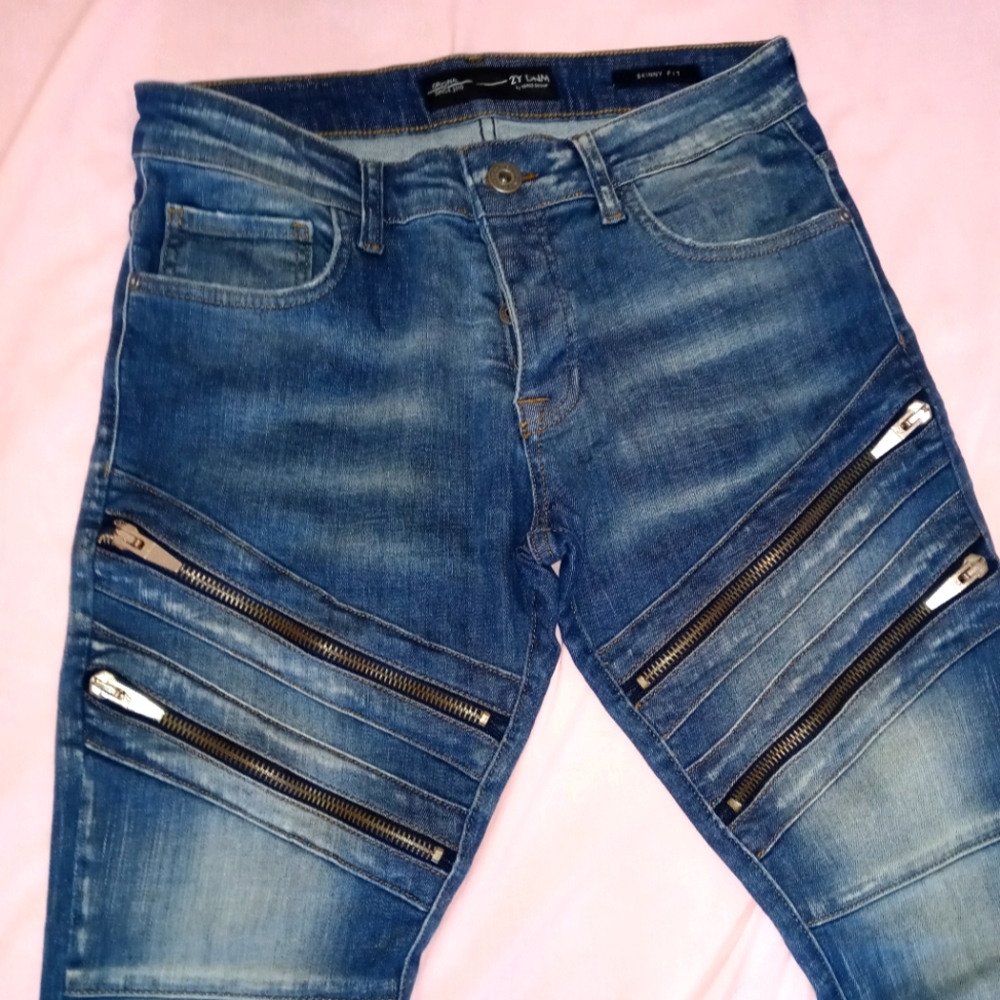 2Y DNM Button Fly Distressed Jeans.